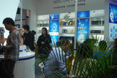 洗發水加工廠分享 化妝品OEM自創品牌好處多